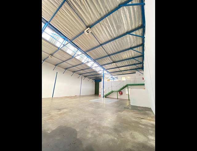 341M² WAREHOUSE TO LET IN STRIJDOMPARK